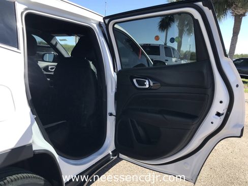 New 2026 Jeep Compass Latitude image 14