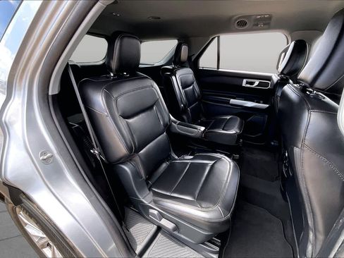 Used 2021 Ford Explorer XLT w/ Equipment Group 202A AWD/4WD image 19
