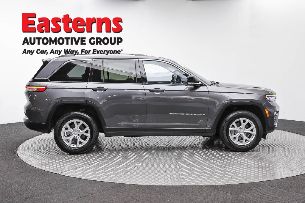 Used 2023 Jeep Grand Cherokee Limited AWD/4WD image 4