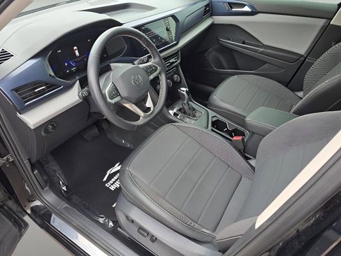 Used 2023 Volkswagen Taos SE w/ Panoramic Sunroof Package FWD image 15