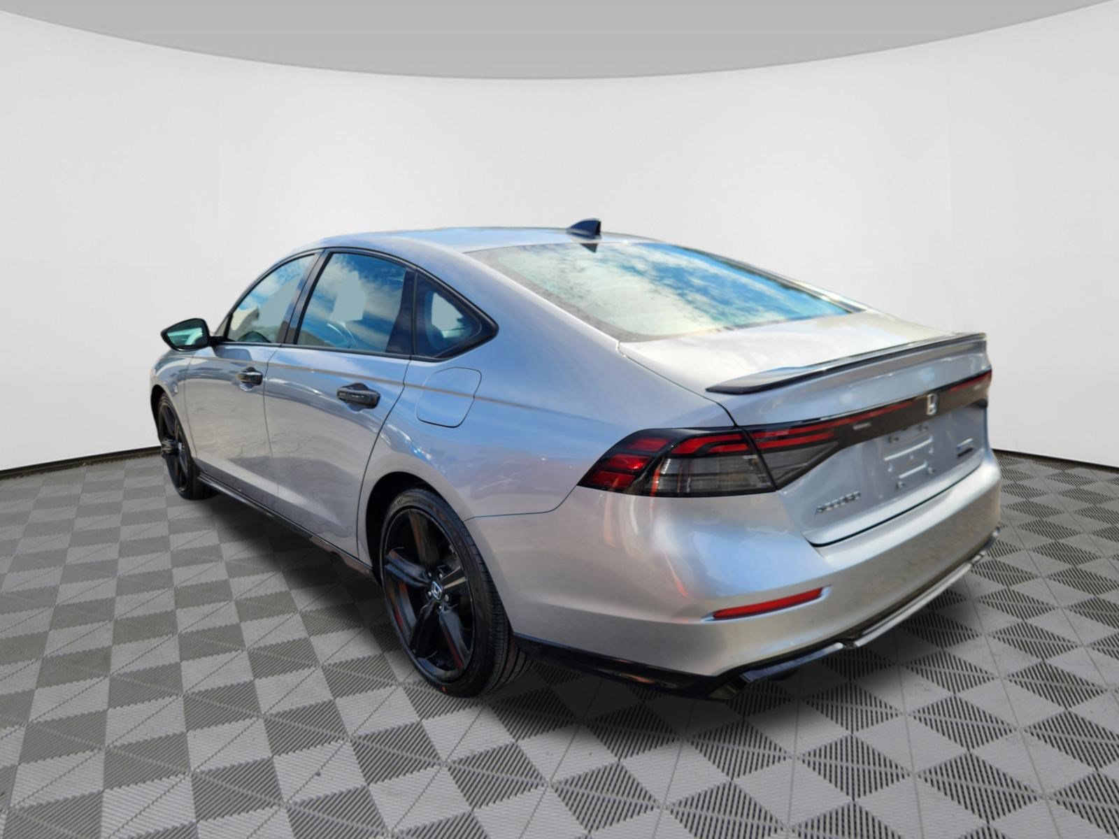Used 2023 Honda Accord Sport image 3
