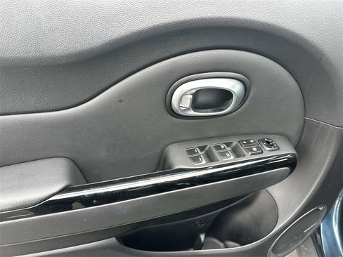 Used 2017 Kia Soul + image 15