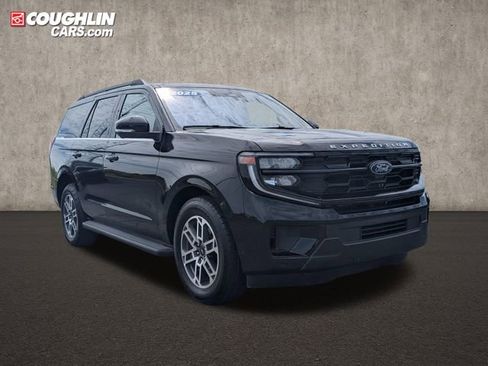 Used 2025 Ford Expedition Active AWD/4WD image 1