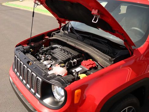 Used 2023 Jeep Renegade Latitude AWD/4WD image 52