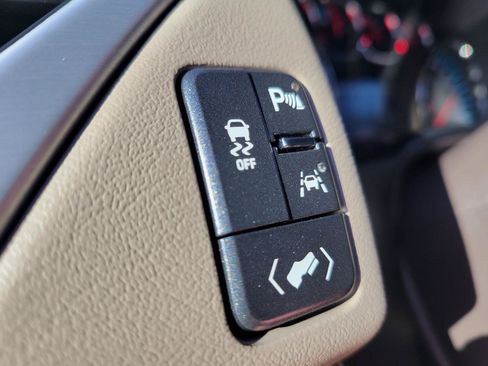 Used 2018 GMC Yukon SLT w/ Open Road Package AWD/4WD image 15
