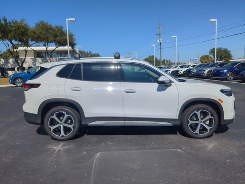 New 2025 Volkswagen Tiguan SE image 4