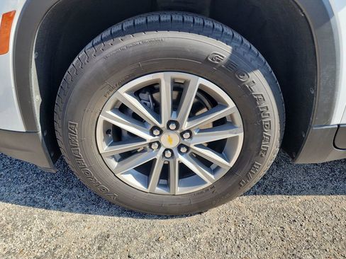 Used 2022 Chevrolet Traverse LT image 11