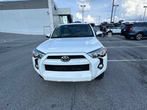 Used 2018 Toyota 4Runner SR5 Premium RWD image 2