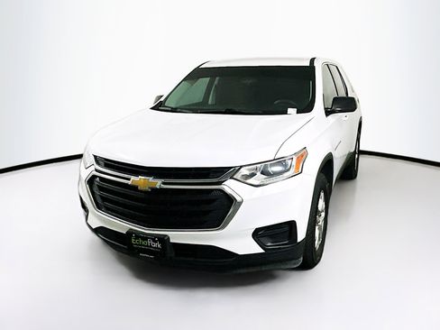 Used 2020 Chevrolet Traverse LS image 3
