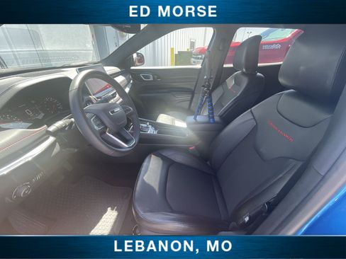 Used 2025 Jeep Compass Trailhawk AWD/4WD image 18