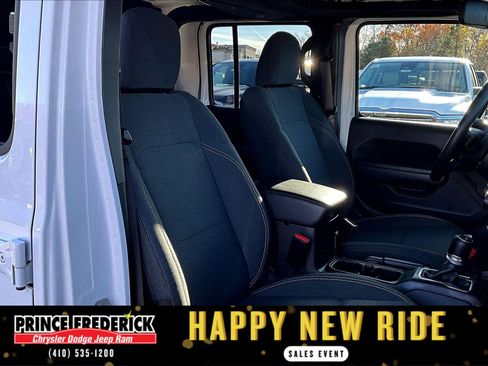 Used 2024 Jeep Gladiator Sport image 7