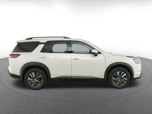 Used 2025 Nissan Pathfinder SV AWD/4WD image 10