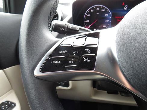 Used 2025 Mercedes-Benz GLA 250 4MATIC image 13