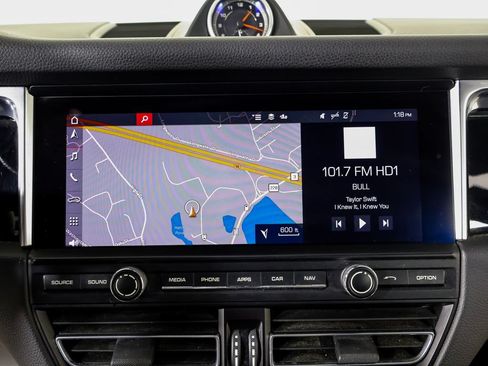 Certified 2020 Porsche Macan AWD/4WD image 15