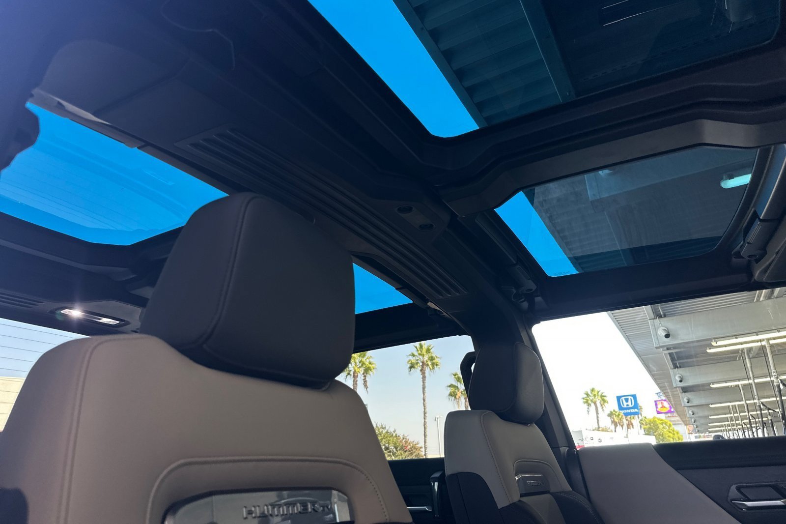 Used 2026 GMC Hummer EV 4x4 Crew Cab w/ LPO, Dark Essentials Package image 15