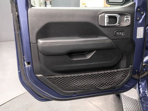 Used 2020 Jeep Wrangler Unlimited Sahara w/ Uconnect 4C Nav & Sound Group AWD/4WD image 29