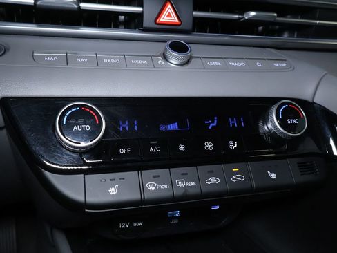 Used 2025 Hyundai Elantra SEL image 29