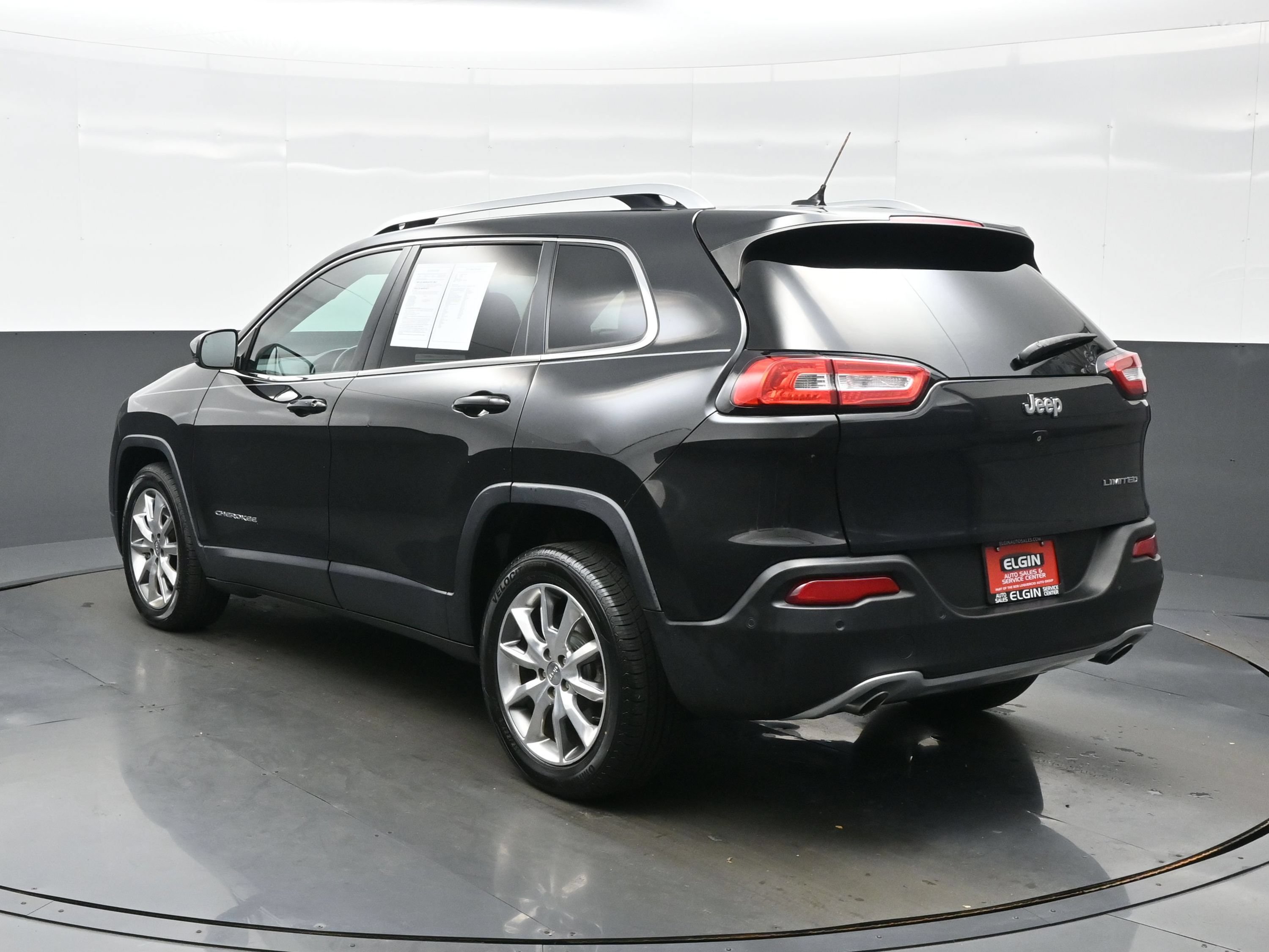 Used 2014 Jeep Cherokee Limited w/ Technology Group FWD image 4