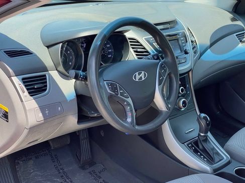 Used 2015 Hyundai Elantra SE w/ Option Group 02 FWD image 10