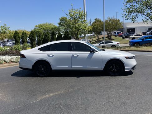 Used 2025 Honda Accord SE image 11