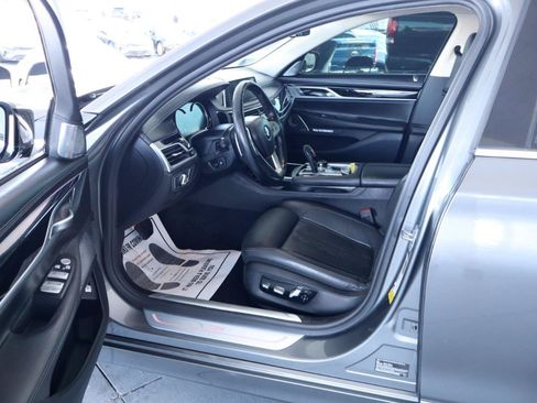Used 2018 BMW 750i RWD image 14
