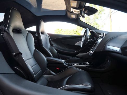 Used 2023 McLaren GT RWD image 11