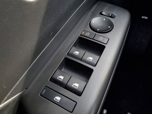 Used 2025 Hyundai Kona SEL image 18