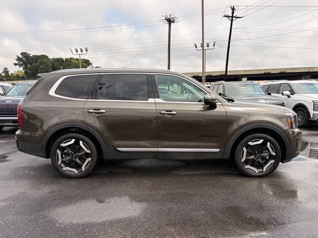 Used 2025 Kia Telluride S FWD image 9