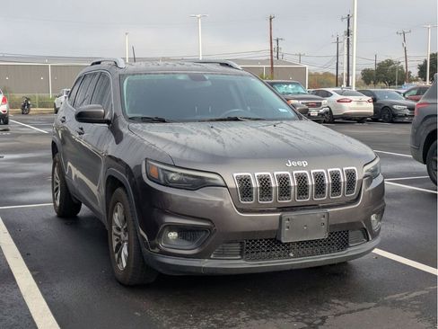 Used 2019 Jeep Cherokee Latitude Plus image 2