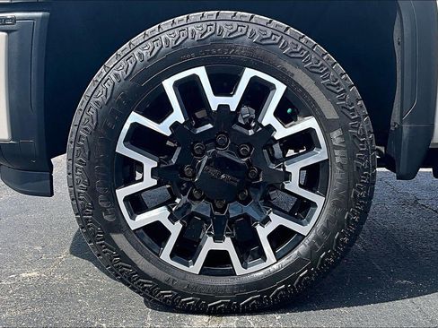 Used 2026 GMC Sierra 2500 AT4 w/ AT4 Premium Plus Package AWD/4WD image 9