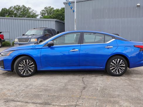 Used 2025 Nissan Altima 2.5 SV FWD image 23
