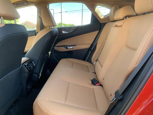 Used 2025 Lexus NX 250 FWD w/ Towing Package (2000 Lbs) image 32