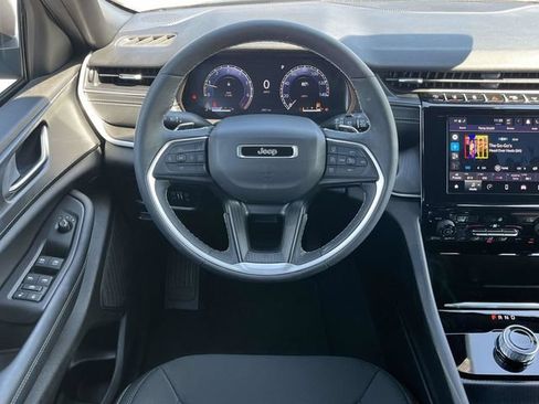 Used 2025 Jeep Grand Cherokee Laredo X w/ Luxury Tech Group I RWD image 18