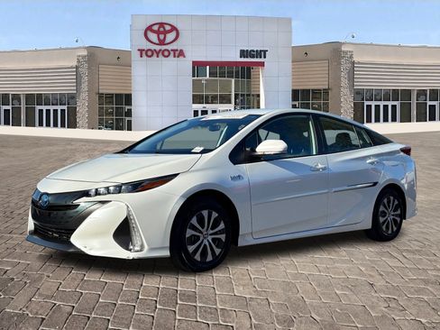 Certified 2022 Toyota Prius Prime XLE image 2
