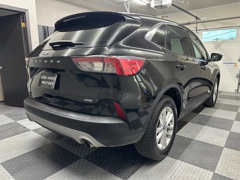 Used 2021 Ford Escape SE image 8