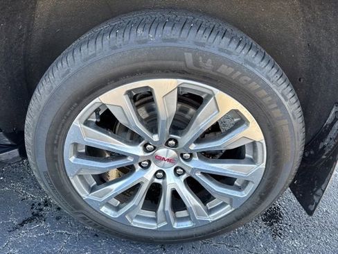 Used 2022 GMC Yukon XL Denali AWD/4WD image 7