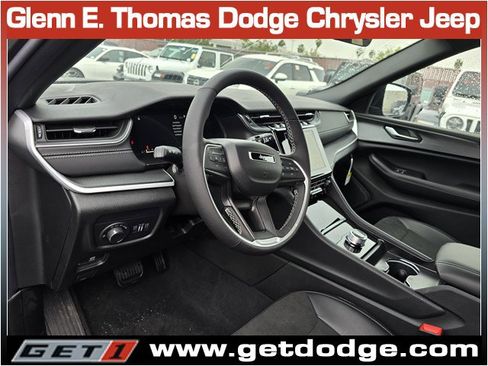 New 2025 Jeep Grand Cherokee Altitude image 8