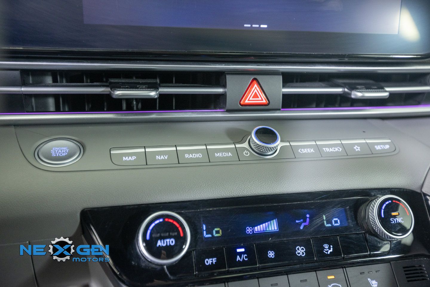 Used 2024 Hyundai Elantra SEL w/ Convenience Package FWD image 21