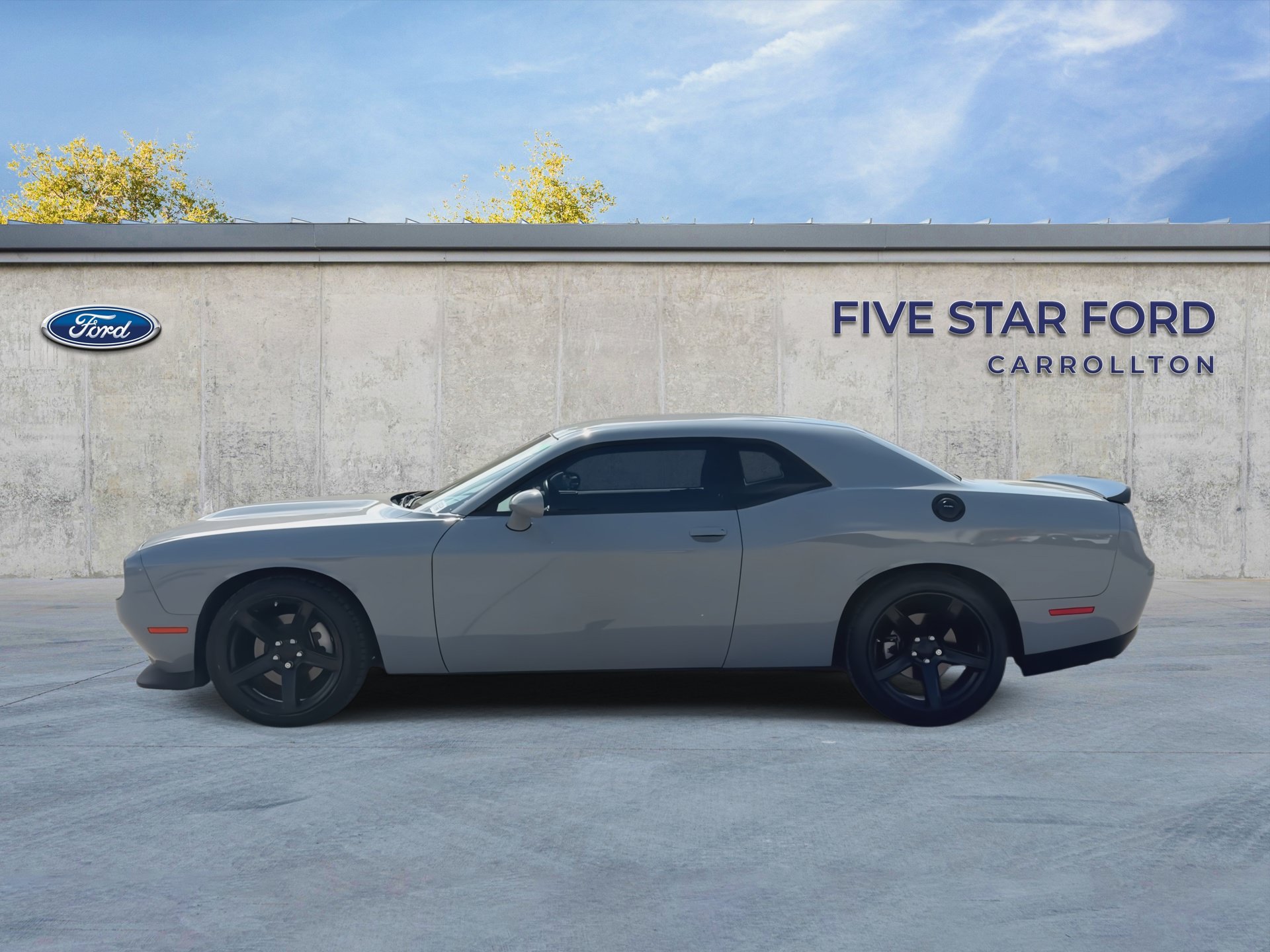 Used 2022 Dodge Challenger R/T w/ Blacktop Package RWD image 5