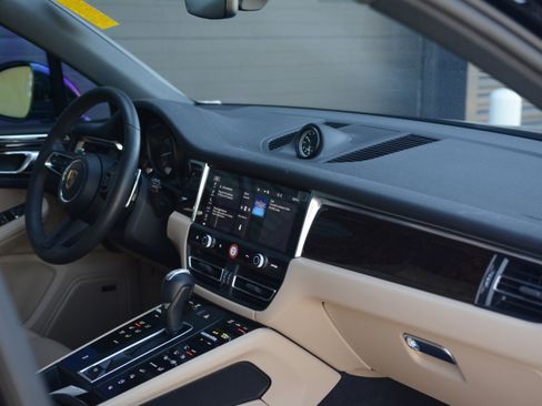 Certified 2026 Porsche Macan AWD/4WD image 29