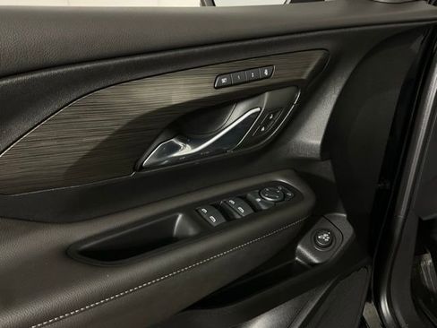 Used 2023 GMC Terrain SLT w/ Tech Package image 30