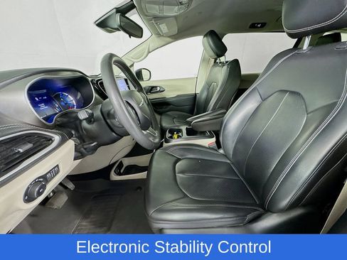 Used 2023 Chrysler Pacifica Touring-L image 27
