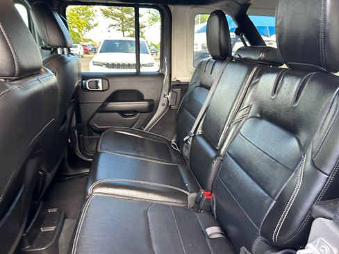 Used 2023 Jeep Wrangler Unlimited Sahara AWD/4WD image 17