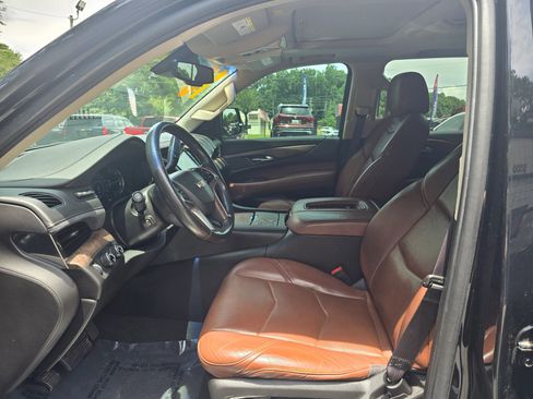 Used 2016 Cadillac Escalade Luxury AWD/4WD image 22