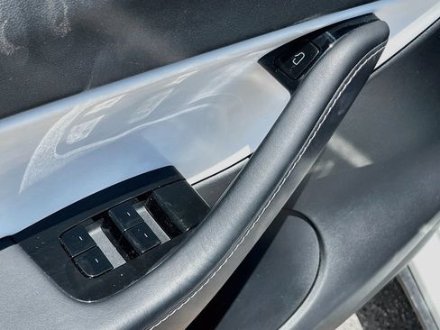 Used 2020 Tesla Model Y Long Range AWD/4WD image 18
