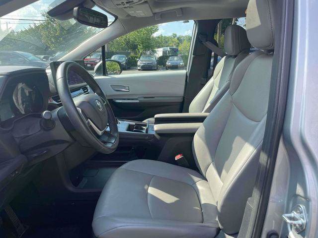 Certified 2025 Toyota Sienna XLE FWD image 17