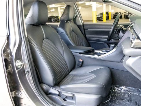 Used 2019 Toyota Camry SE w/ Convenience Package FWD image 25