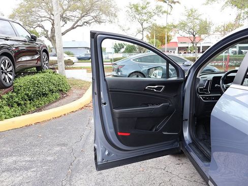 Used 2025 Kia Sportage EX image 21