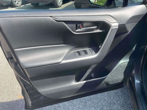 Used 2025 Toyota RAV4 XLE AWD/4WD image 18