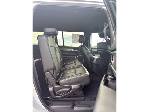 Certified 2025 Jeep Wagoneer 4WD image 19